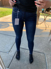 Load image into Gallery viewer, KanCan Skinny Jeans